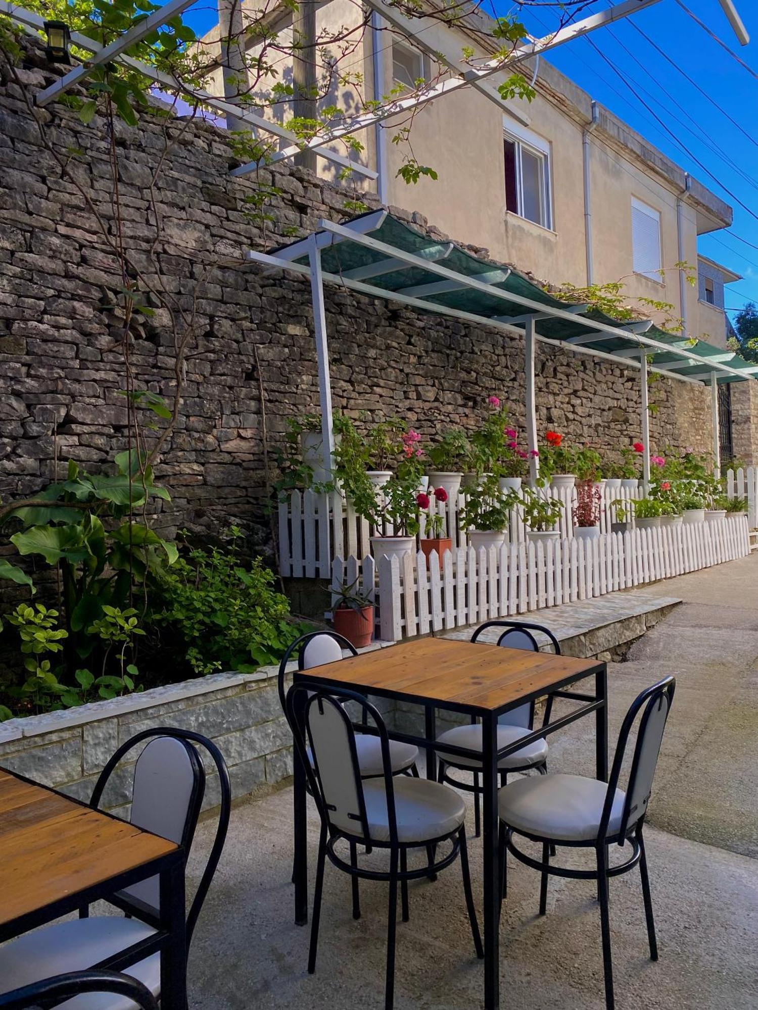Yuri Guest House Гирокастра Экстерьер фото