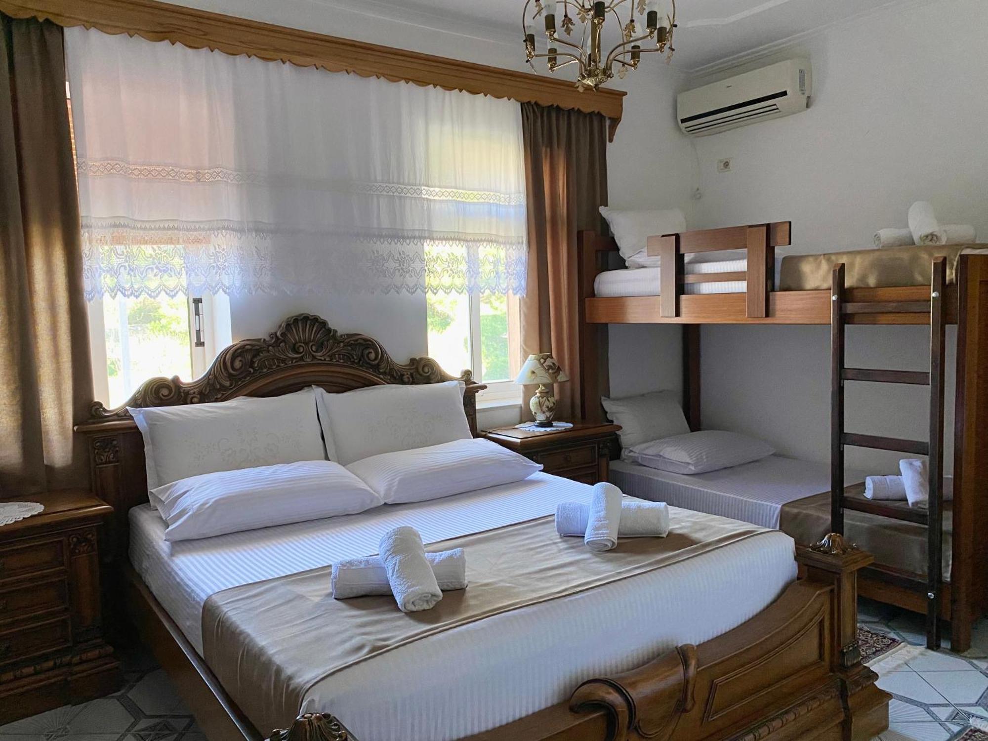 Yuri Guest House Гирокастра Экстерьер фото