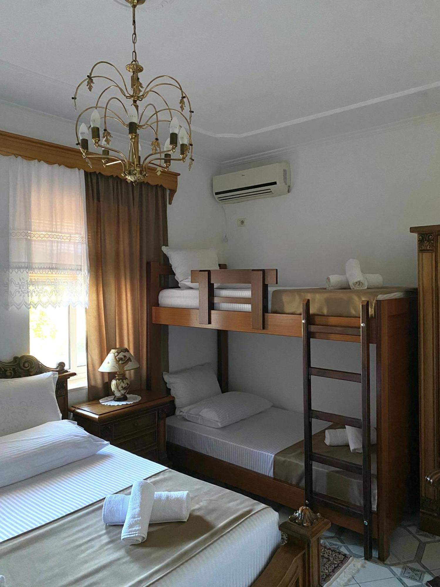 Yuri Guest House Гирокастра Экстерьер фото