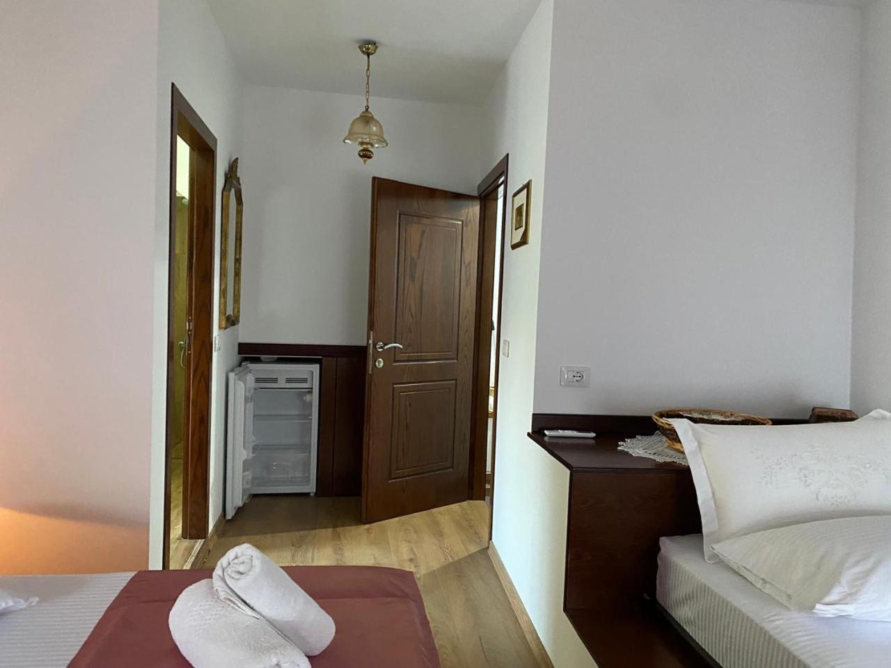 Yuri Guest House Гирокастра Экстерьер фото