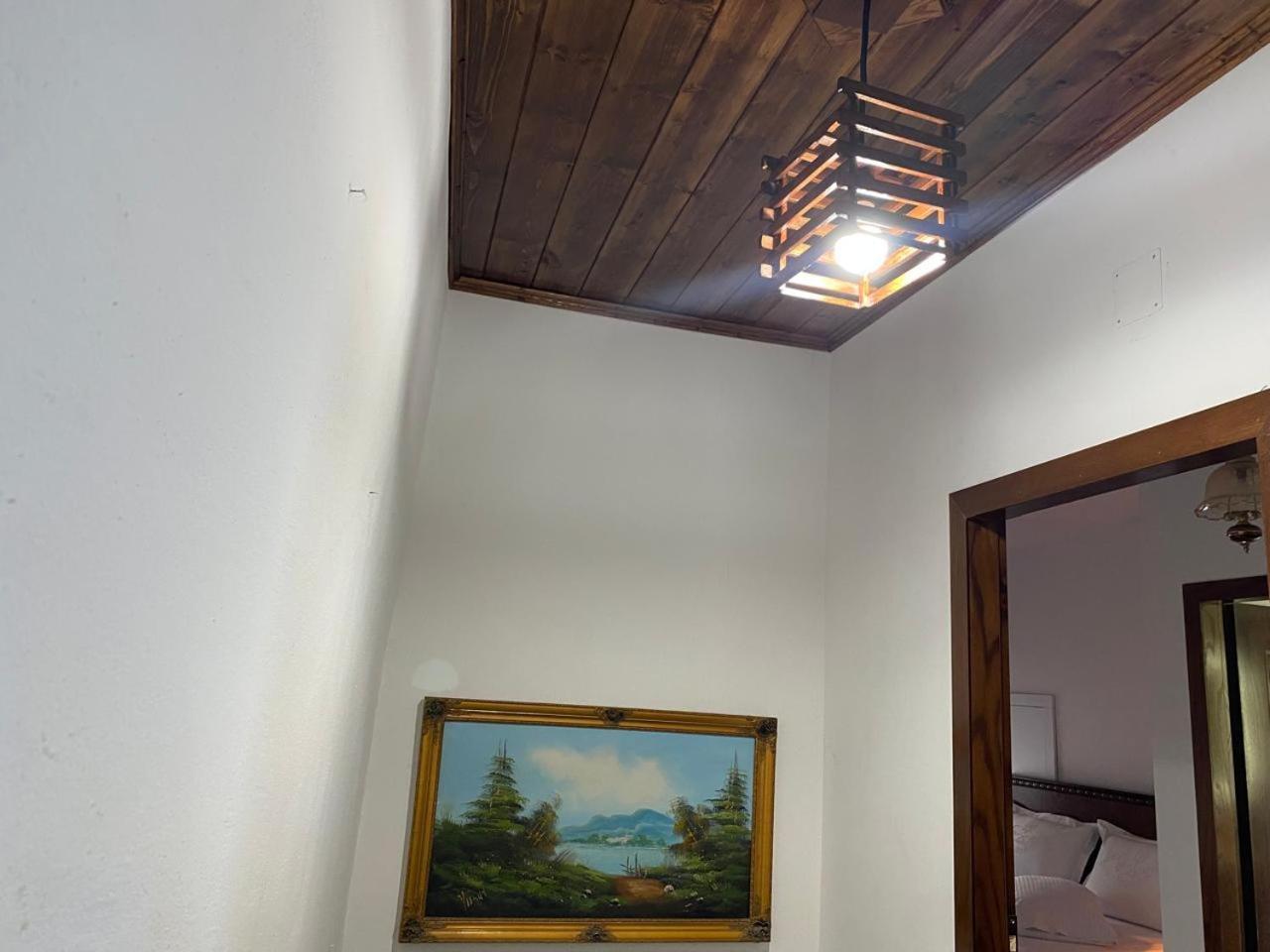 Yuri Guest House Гирокастра Экстерьер фото