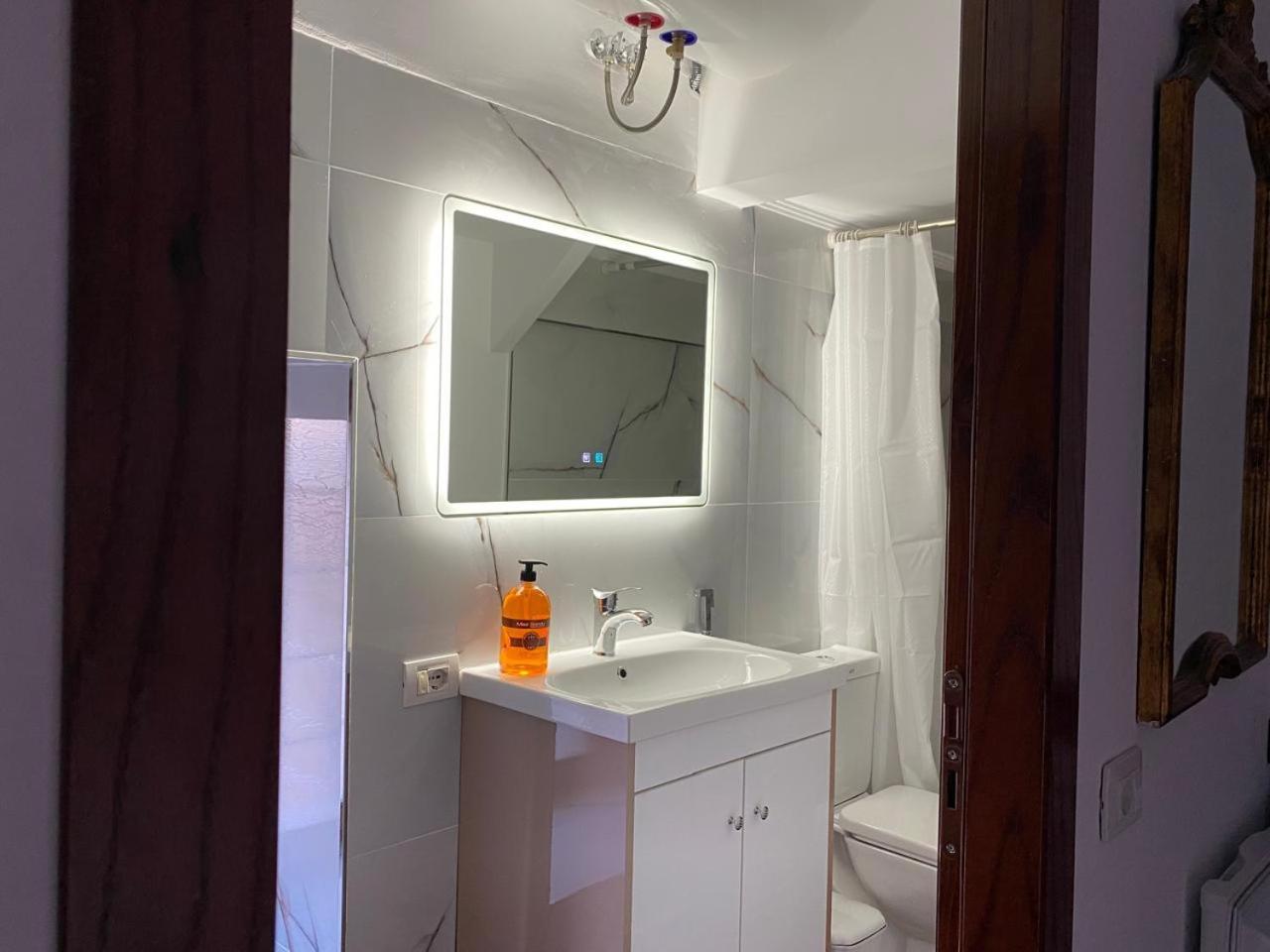 Yuri Guest House Гирокастра Экстерьер фото